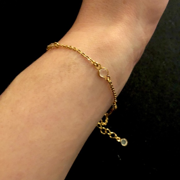 Delicate gold tone chain bracelet with small crystal rhinestones - Picture 1 of 6